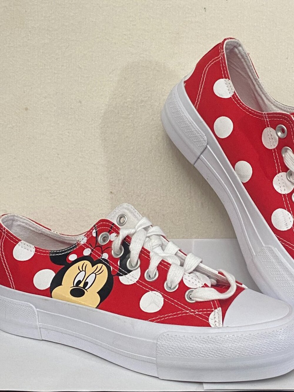 Disney Minnie Mouse Shoes Women's 8 Canvas Red White Polka Dot Low Top Lace Up. - Picture 1 of 10